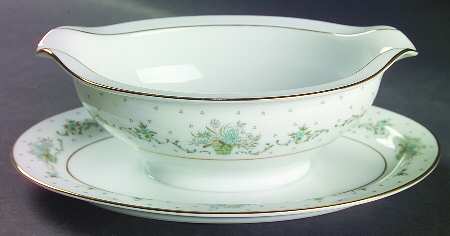 Allston Gravy Boat with Attached Underplate