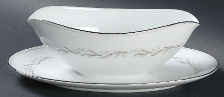Almont Gravy Boat with Attached Underplate