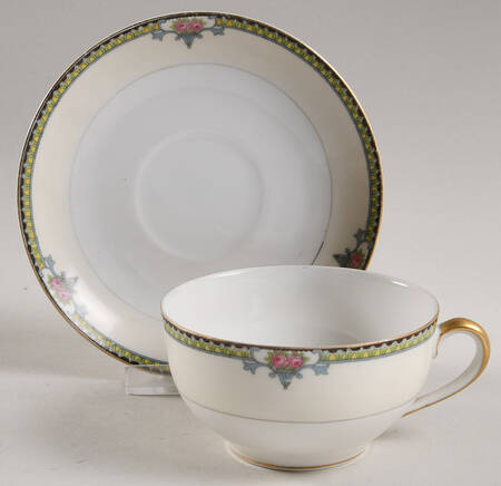 Alma Flat Cup & Saucer Set