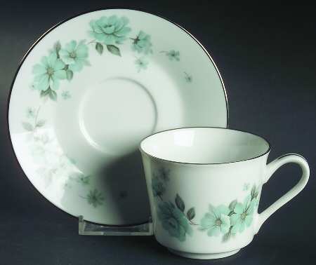 Alouette Footed Cup & Saucer Set