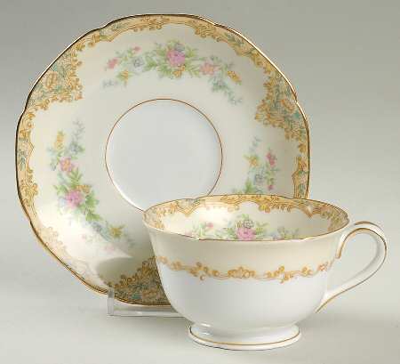 Alrea Footed Cup & Saucer Set