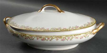 Alsace Oval Covered Vegetable