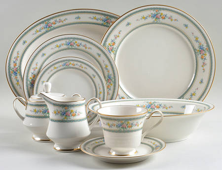 Amenity 5 Piece Hostess Set by Noritake