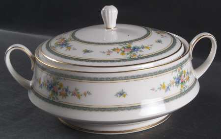 Amenity Round Covered Vegetable by Noritake