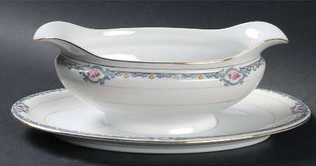 Amesbury Gravy Boat with Attached Underplate