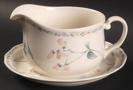 American Flowers Rd Gravy Boat & Stand (Uses Bread & Butter Plate) by Noritake