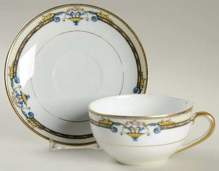 Amiston Flat Cup & Saucer Set