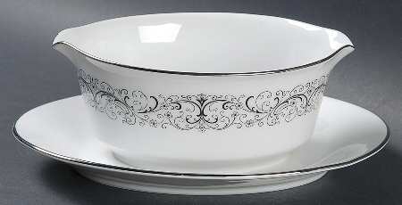 Amor Gravy Boat with Attached Underplate