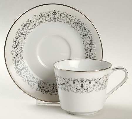 Amor Flat Cup & Saucer Set