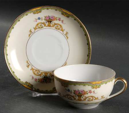 Amorosa Flat Cup & Saucer Set