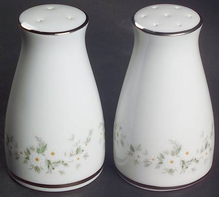 Annabelle Salt & Pepper Set