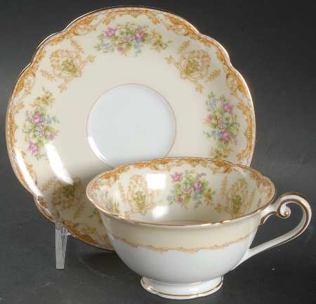 Annabel Footed Cup & Saucer Set