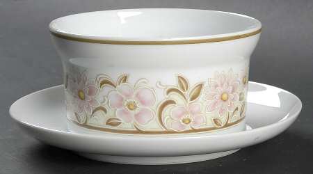 Antigua Gravy Boat with Attached Underplate