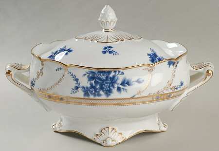 Antiquity Oval Covered Vegetable