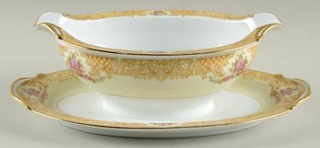 Antonia Gravy Boat with Attached Underplate
