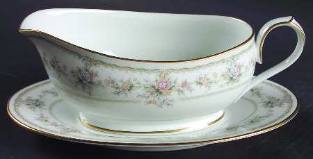 Applique Gravy Boat & Underplate (Relish/Butter)