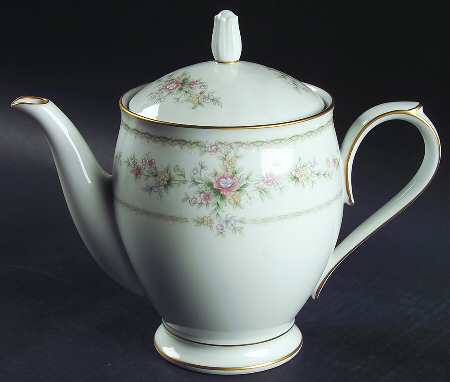 Applique Teapot & Lid