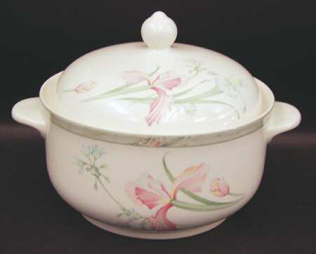April Sky 2 Qt Round Covered Casserole