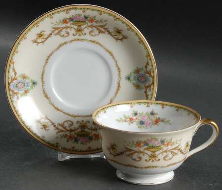 Arabella Footed Cup & Saucer Set