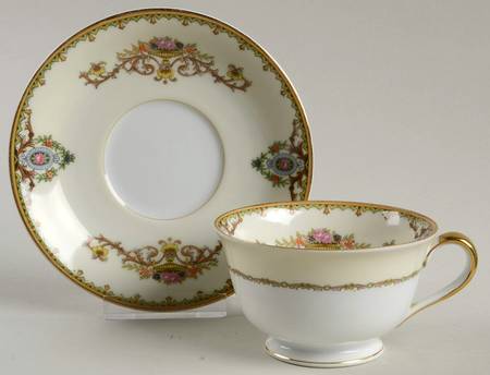 Arabella Footed Cup & Saucer Set