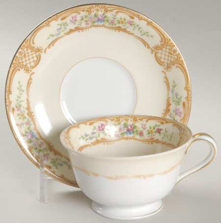 Arabis Footed Cup & Saucer Set