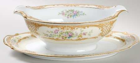 Arabis Gravy Boat with Attached Underplate