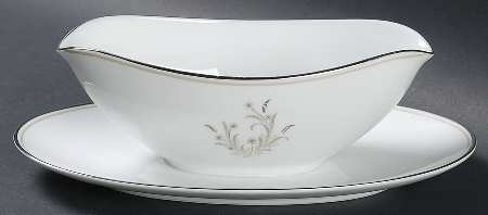Ardis Gravy Boat with Attached Underplate