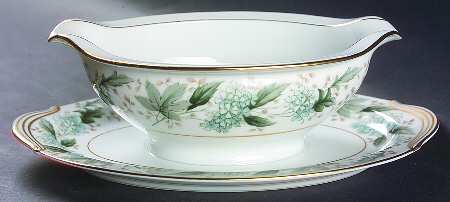Argyle Gravy Boat with Attached Underplate