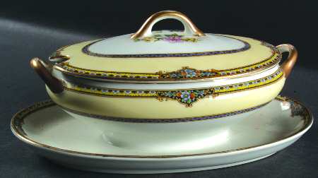 Argosy Sauce Boat with Attached Underplate & Lid