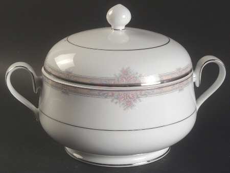 Arlington Heights Round Covered Vegetable