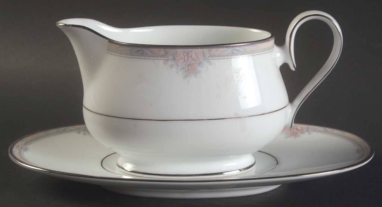 Arlington Heights Gravy Boat & Underplate