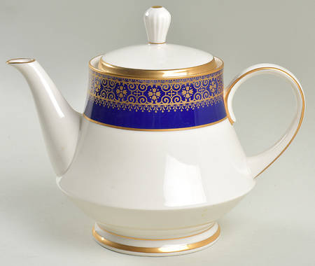 Aristocrat Teapot & Lid