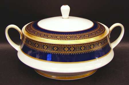 Aristocrat Round Covered Vegetable