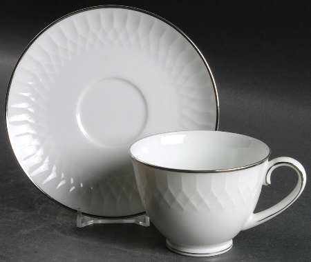 Ariana Footed Cup & Saucer Set