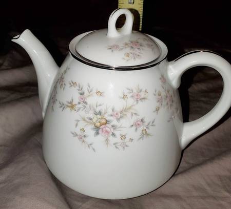 Arlene Teapot & Lid