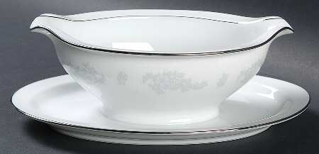 Armand Gravy Boat with Attached Underplate