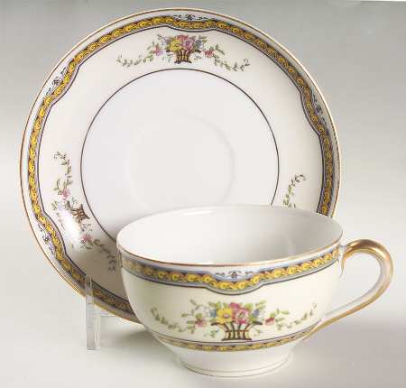 Arona Oversized Cup & Saucer Set
