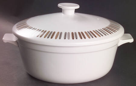 Arunta 2.5 Qt Round Covered Casserole