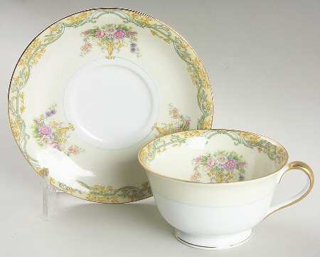 Arvana Footed Cup & Saucer Set
