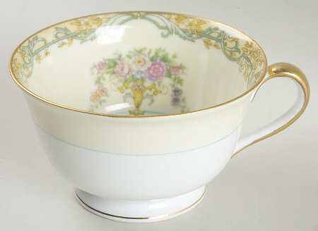 Arvana Footed Cup