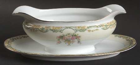Arvana Gravy Boat with Attached Underplate
