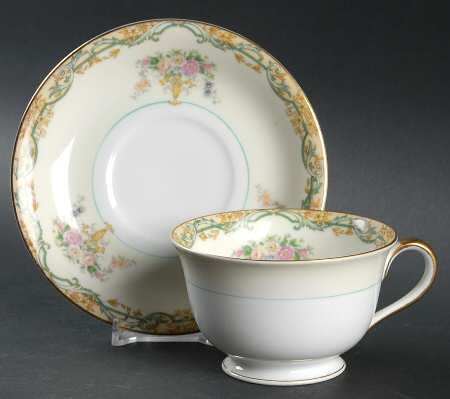 Arvana Oversized Cup & Saucer Set