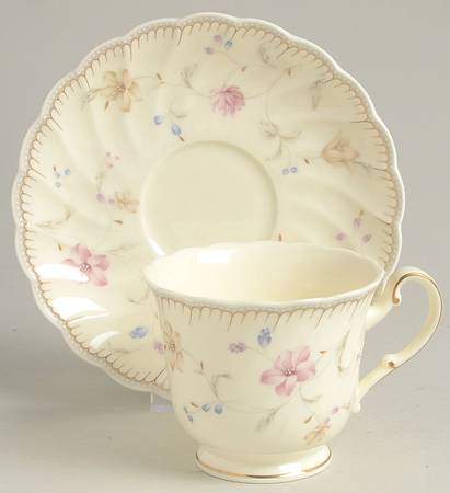 Astair Footed Cup & Saucer Set