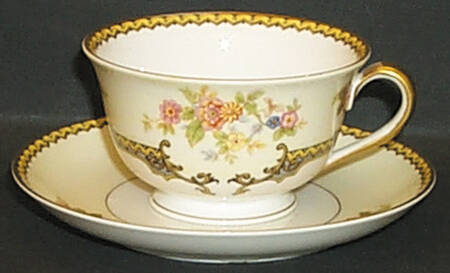 Aubery Footed Cup & Saucer Set