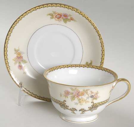 Aubery Oversized Cup & Saucer Set