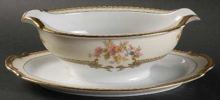 Aubery Gravy Boat with Attached Underplate