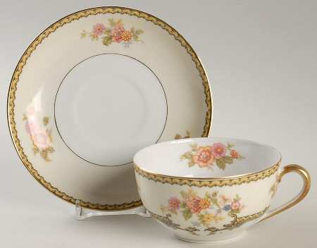 Aubery Flat Cup & Saucer Set