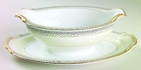 Audrey Gravy Boat with Attached Underplate