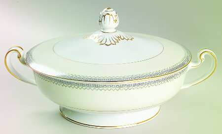 Audrey Round Covered Vegetable