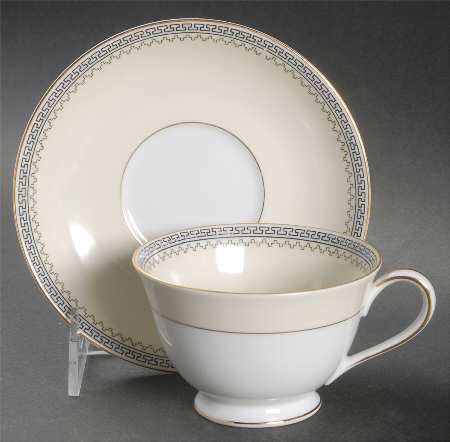 Audrey Footed Cup & Saucer Set